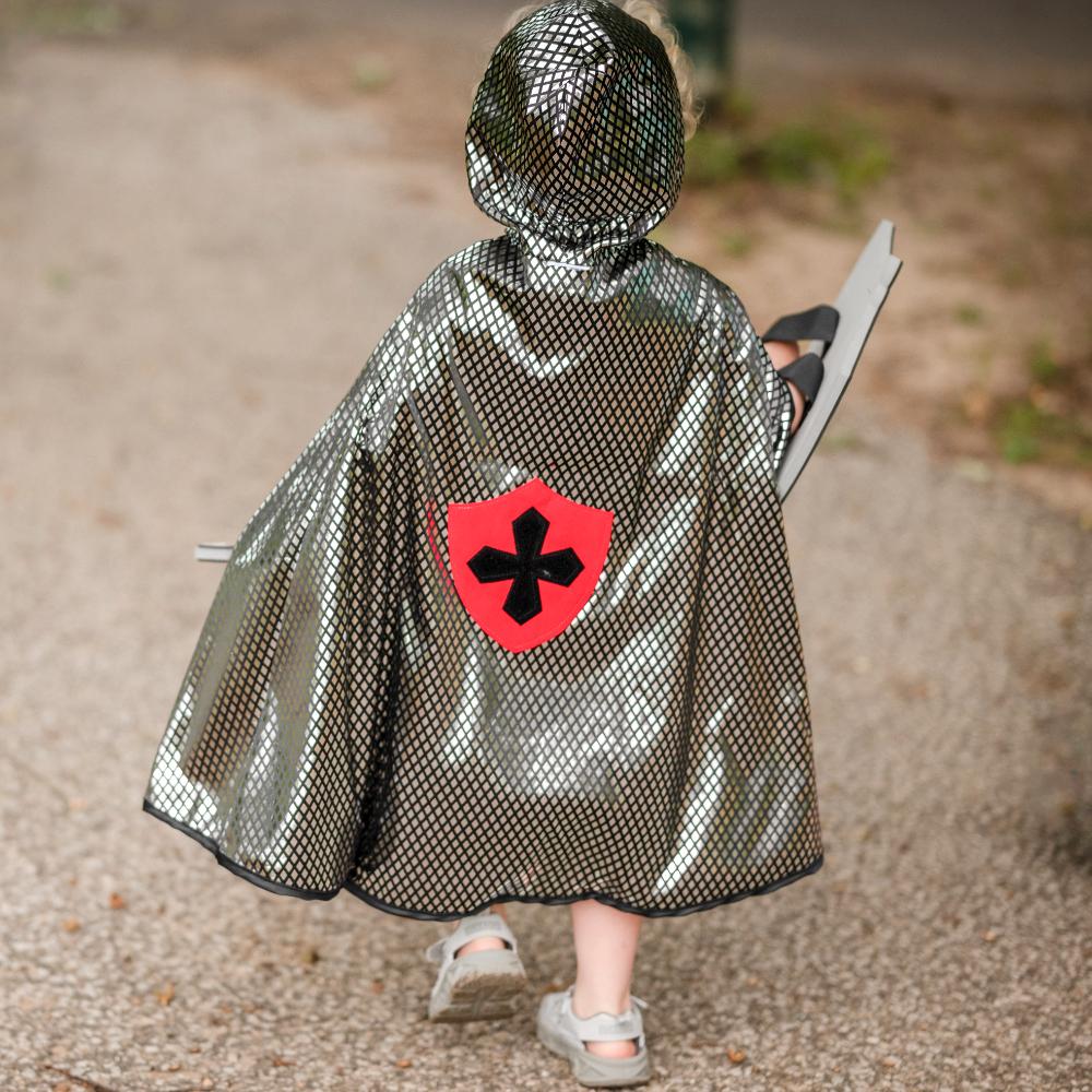  Great Pretenders -  Reversible Dragon/Knight Cape - Size 5-6 Years -  Dress up