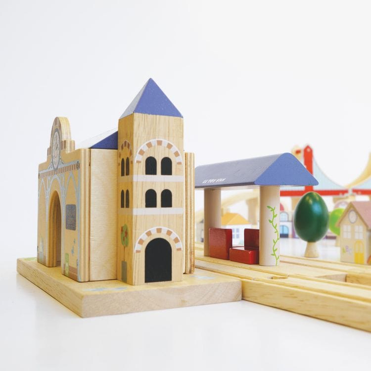  Le Toy Van -  Royal Express Train Set - 180 Pieces -  Preschool