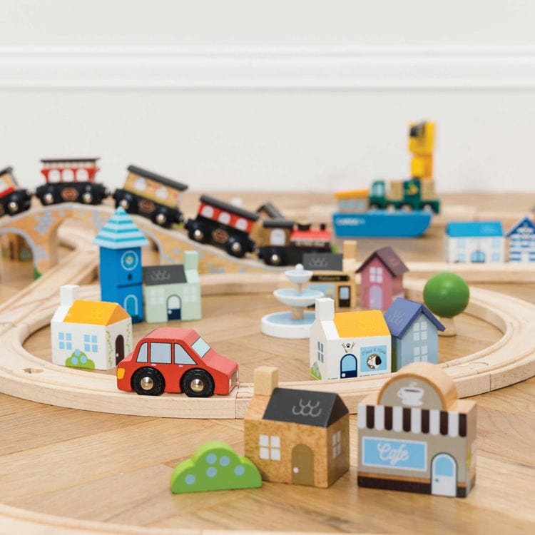  Le Toy Van -  Royal Express Train Set - 180 Pieces -  Preschool