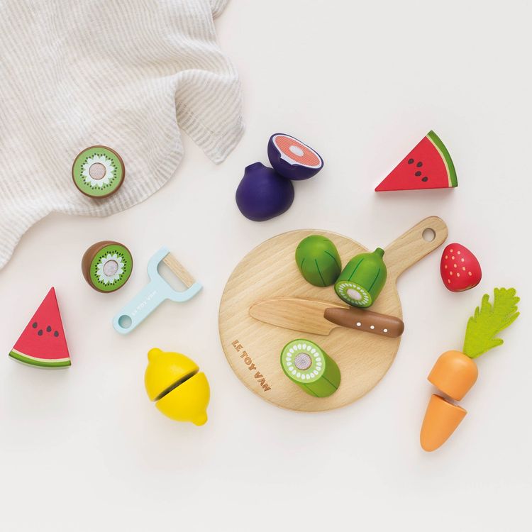  Le Toy Van -  Wooden Chopping Board & Sliceable Play Food -  Preschool