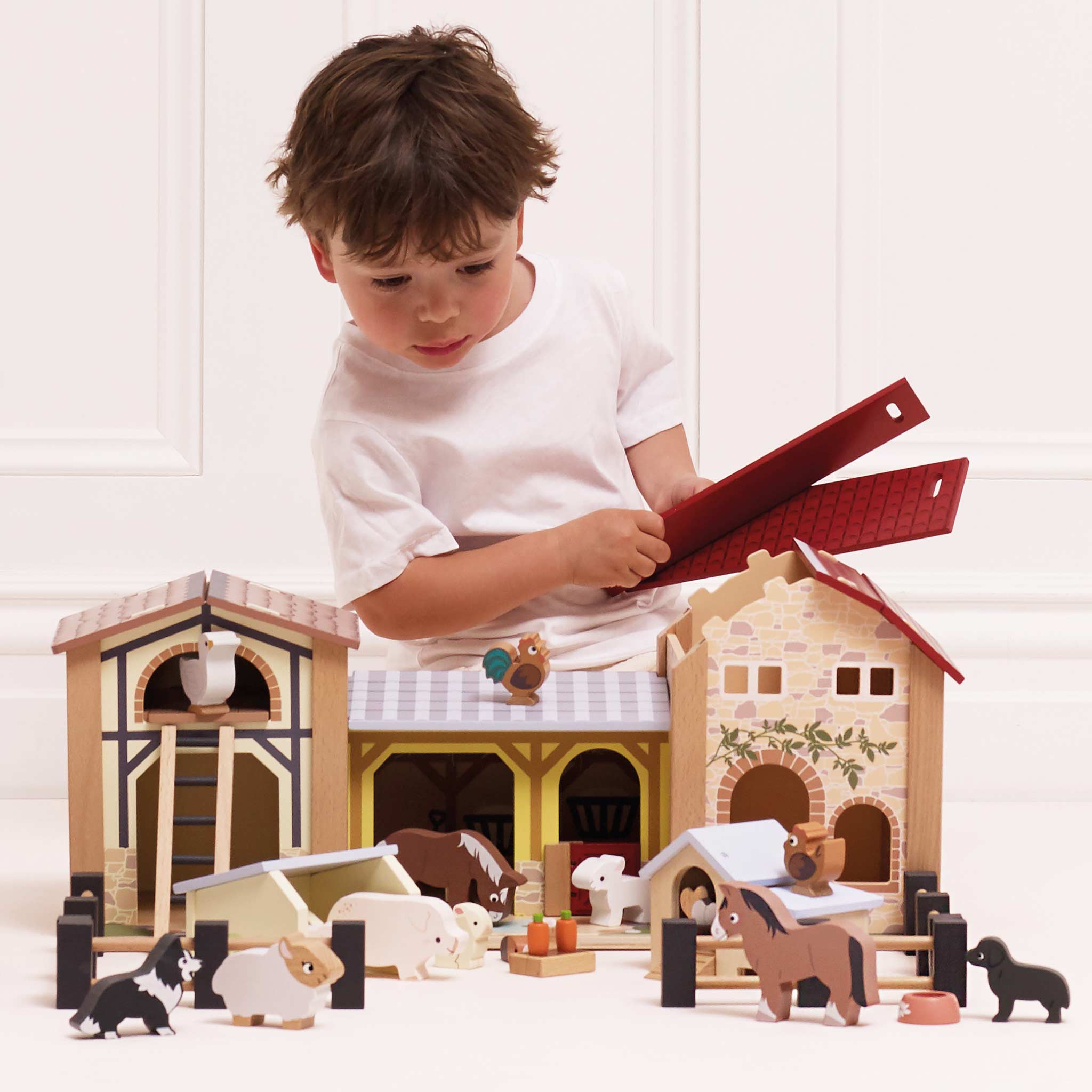  Le Toy Van -  Wooden Farmyard Stables -  Preschool