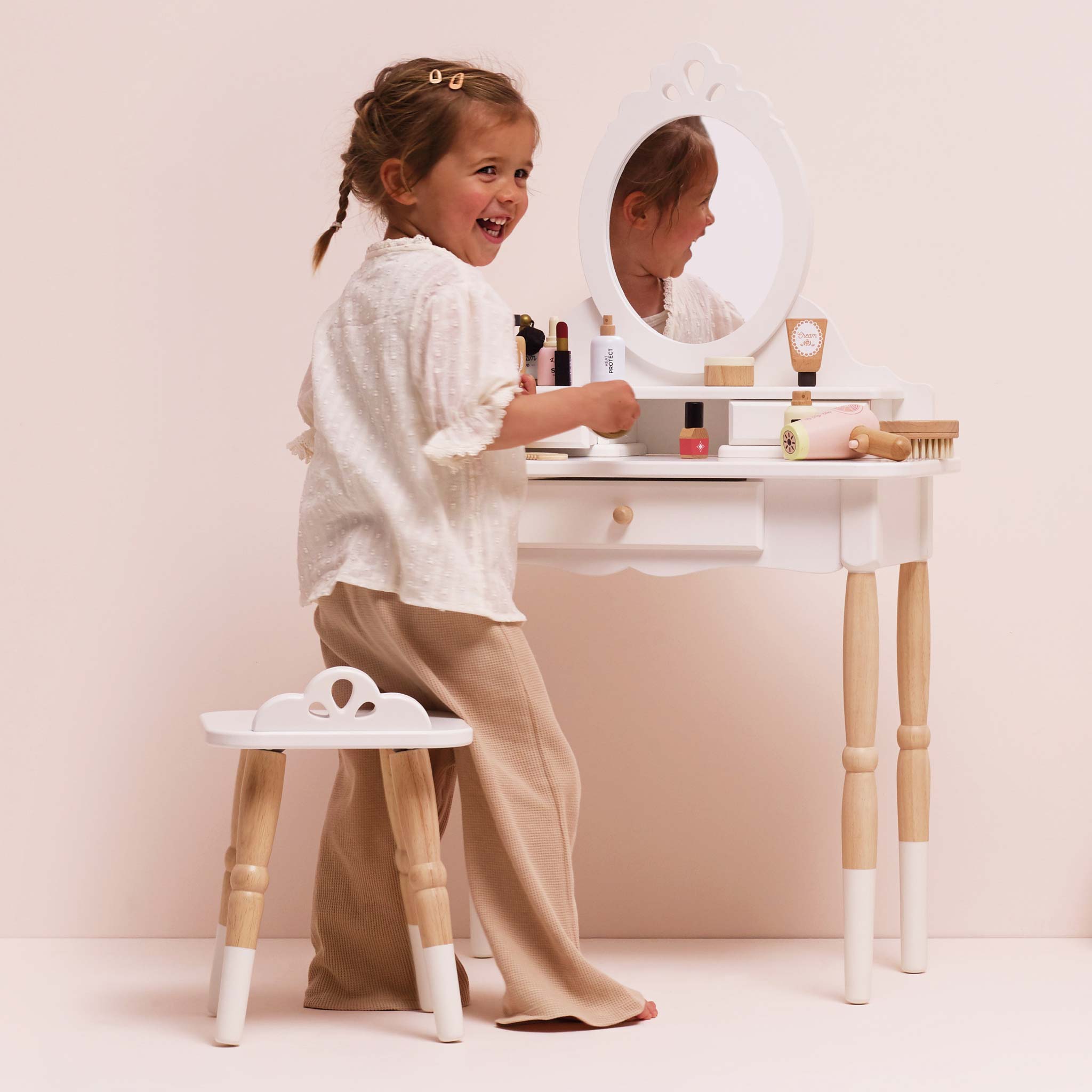  Le Toy Van -  Wooden Hair Straighteners & Accessory Pretend Play Set -  Preschool