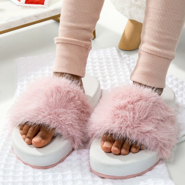 FAO Schwarz Fashion Activity and Roleplay Pampered Play Slipper & Pedicure Set - Pink