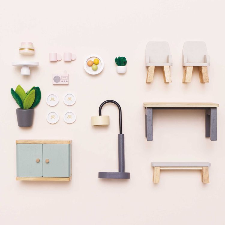 Le Toy Van Dolls Wooden Dolls House 18 Piece Dining Room Set