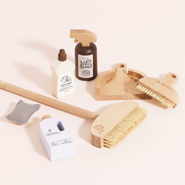 Le Toy Van Preschool 7 Piece Eco-friendly Wooden Cleaning Set