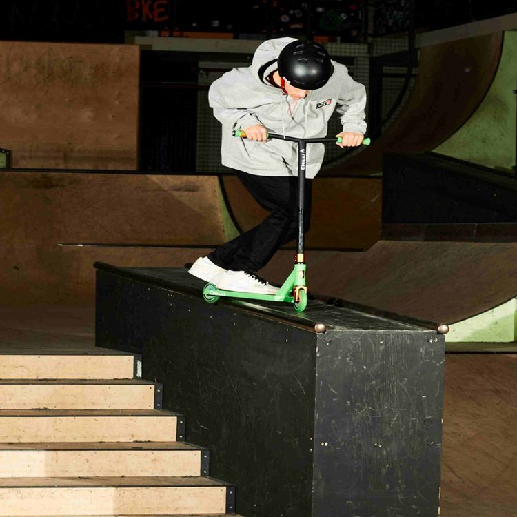 Micro Kickboard Outdoor Chilli Critter Scooter - Green Chameleon