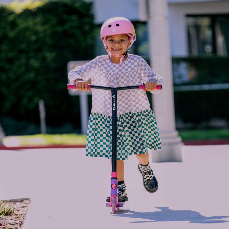 Micro Kickboard Outdoor Chilli Critter Scooter - Purple Octopus