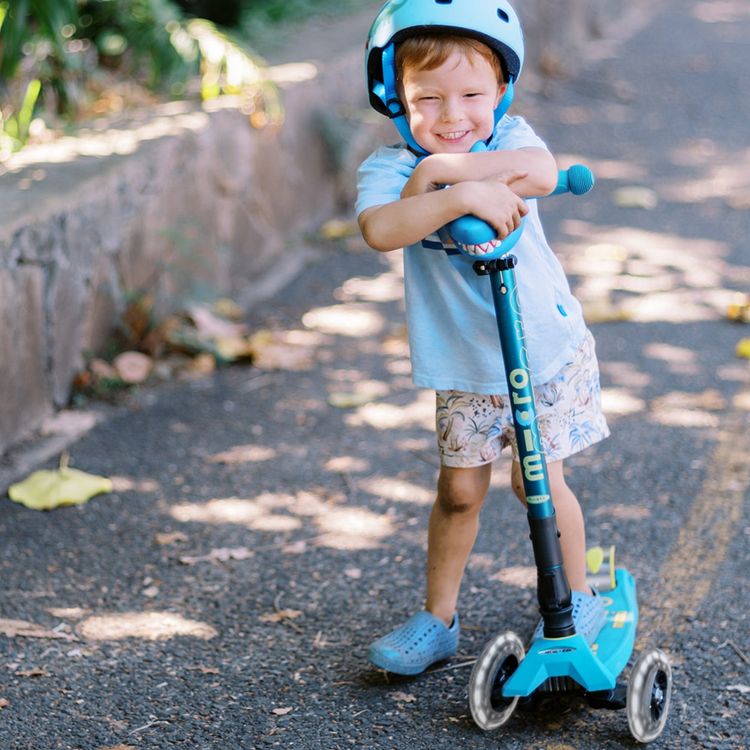 Micro Kickboard Outdoor Micro Maxi Foldable LED Scooter -  Petrol Green