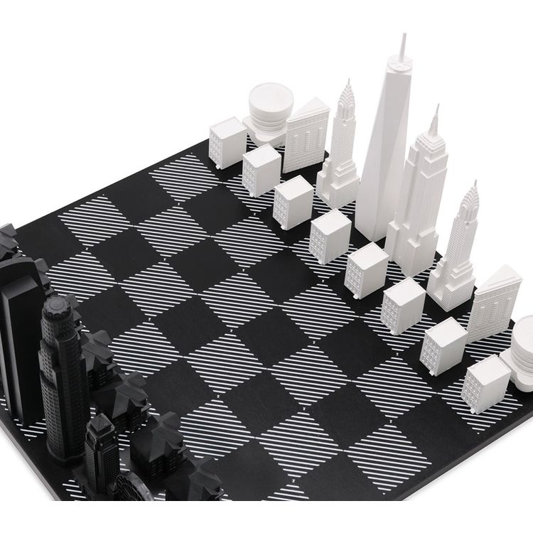 Skyline Chess Games New York Versus Los Angeles Acrylic Chess Set with Black and White Wood Hatch Board