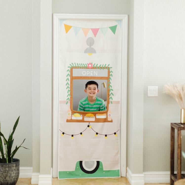 Swingly Preschool Camper Food Truck & Kitchen Doorway Storefront