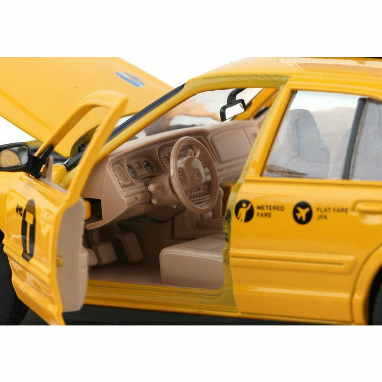  Daron Worldwide Trading, Inc. -  NYC Ford Crown Victoria Taxi Die cast -  Vehicles
